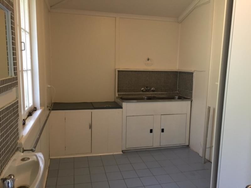 18 James Street, The Range QLD 4700